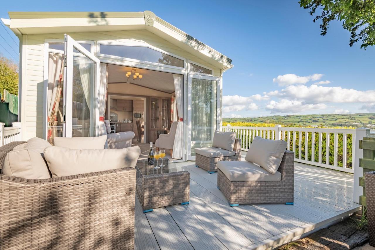 Tan Rallt Holiday Park & Spa 애버갤리 외부 사진